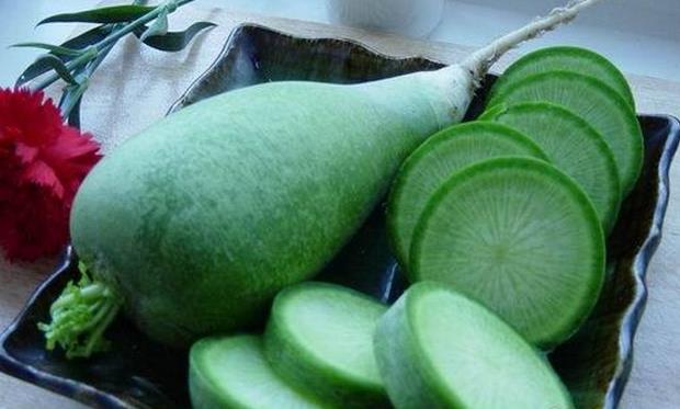 青蘿卜的功效與作用 吃青蘿卜的好處有哪些 蘿卜的作用