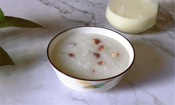 芡實(shí)山藥粥的功效與做法