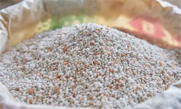 注意化肥受潮變質(zhì)