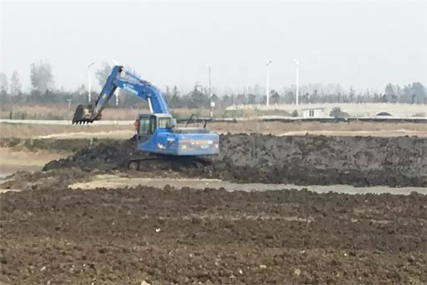 干塘清塘，加固塘基